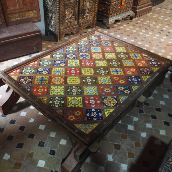 Tavolino in legno e ceramica della Valle del Rif - Antiquariato del Marocco